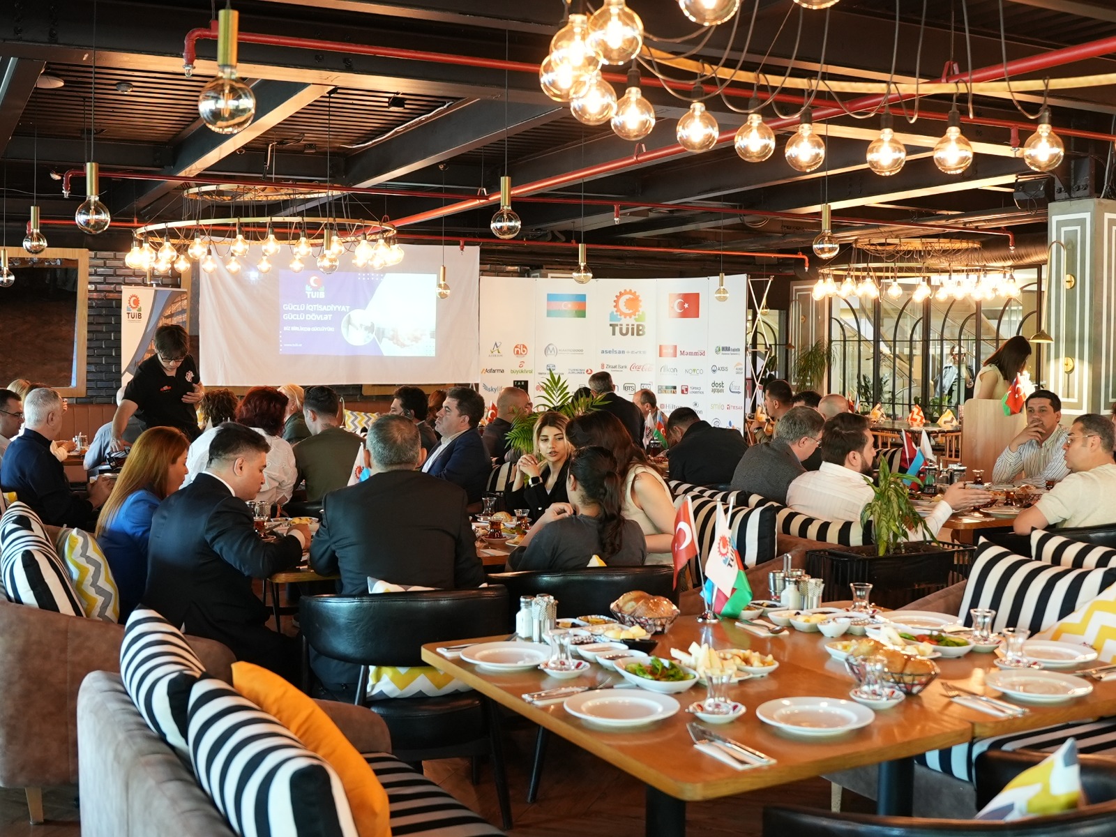 TÜİB-in Ənənəvi İşgüzar Səhər Yeməyi keçirildi